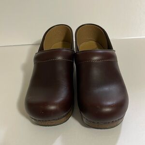 Dansko Dark Brown Leather Professional Clog Shoe EUR 38US 8 Excellent Condition